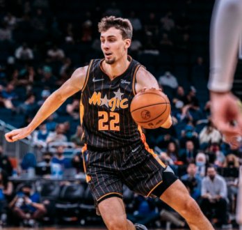 他以罕见的 他以罕见的